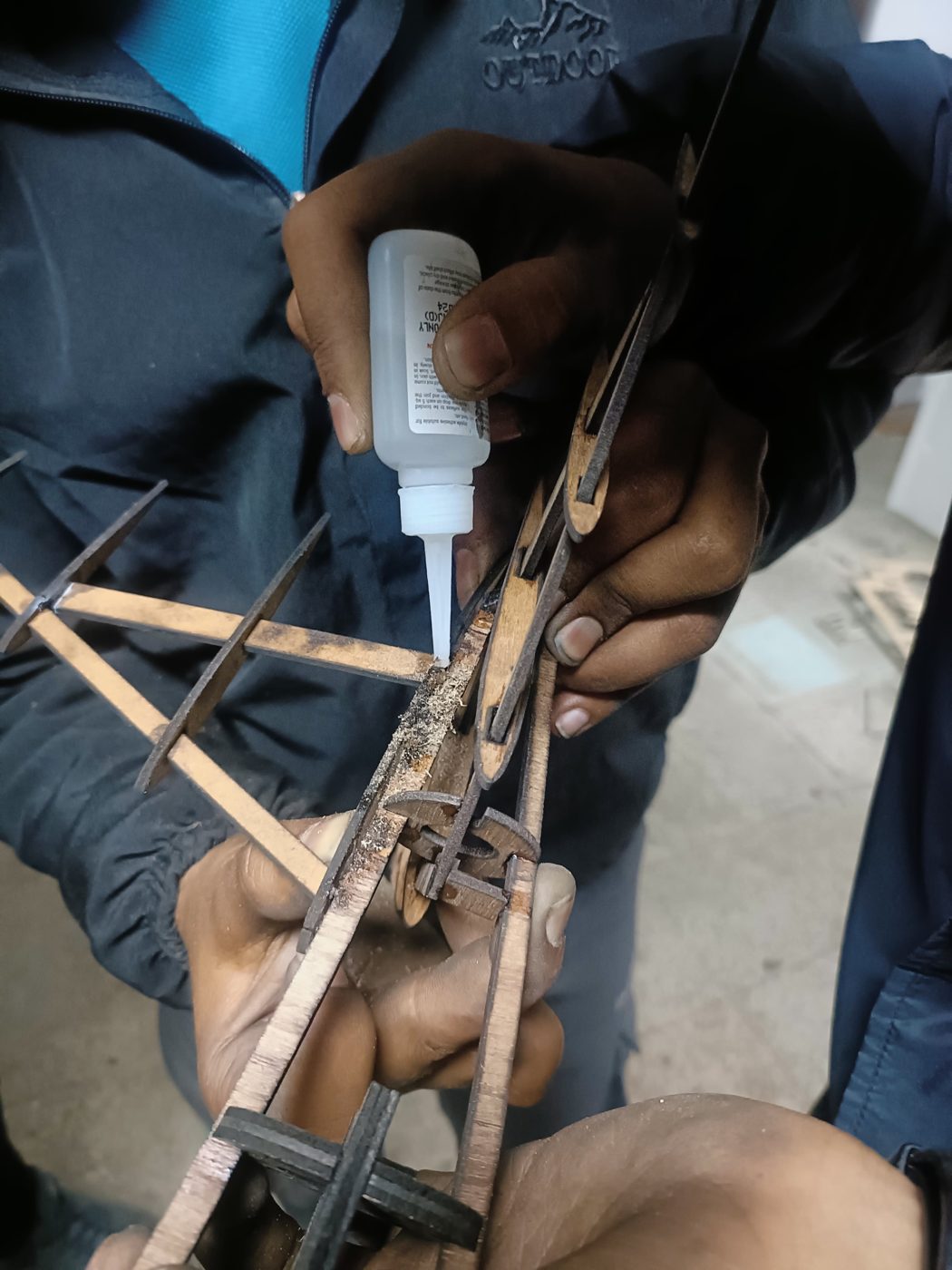 Gluing a wing rib to the spar